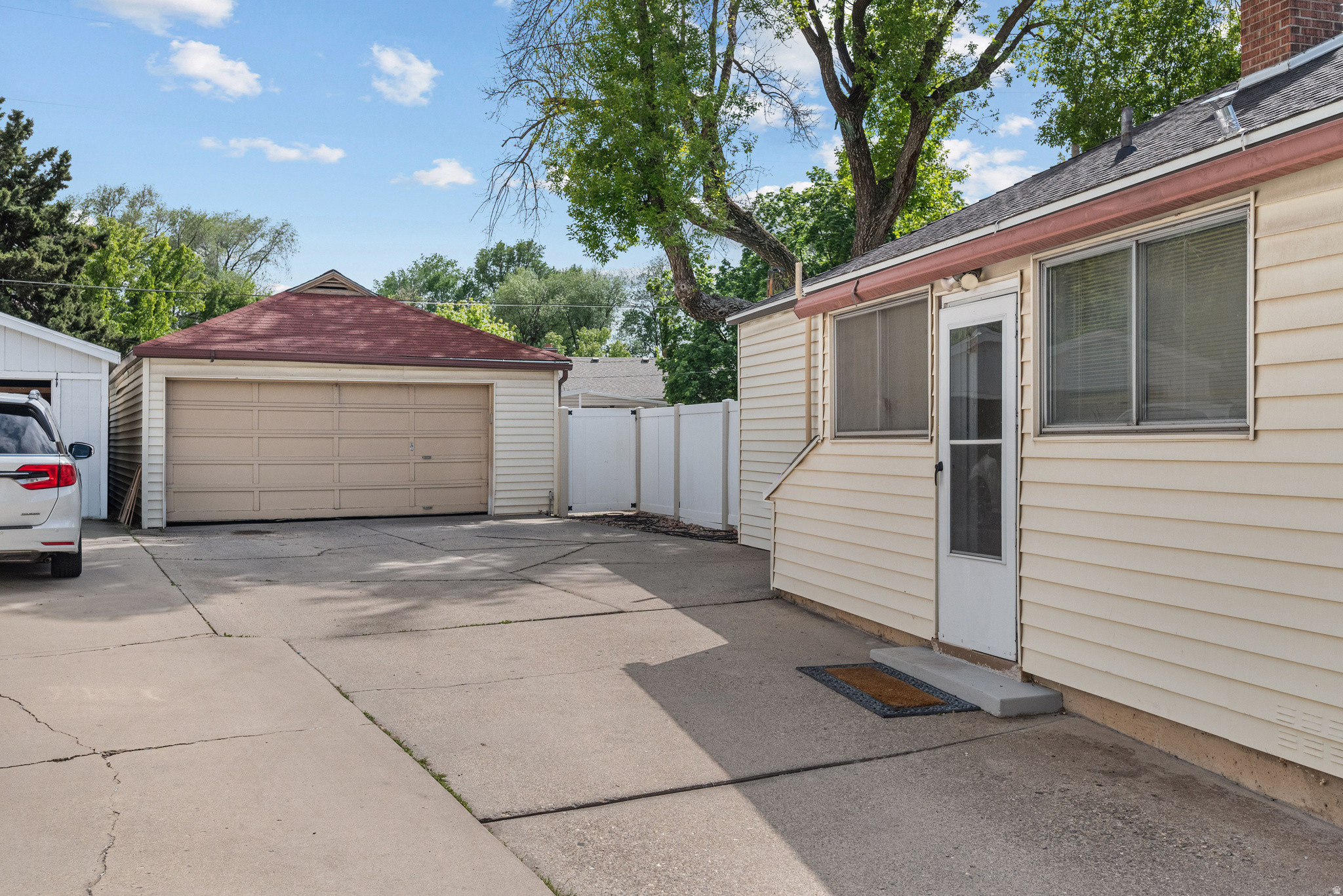 BROOKSIDE - Residential