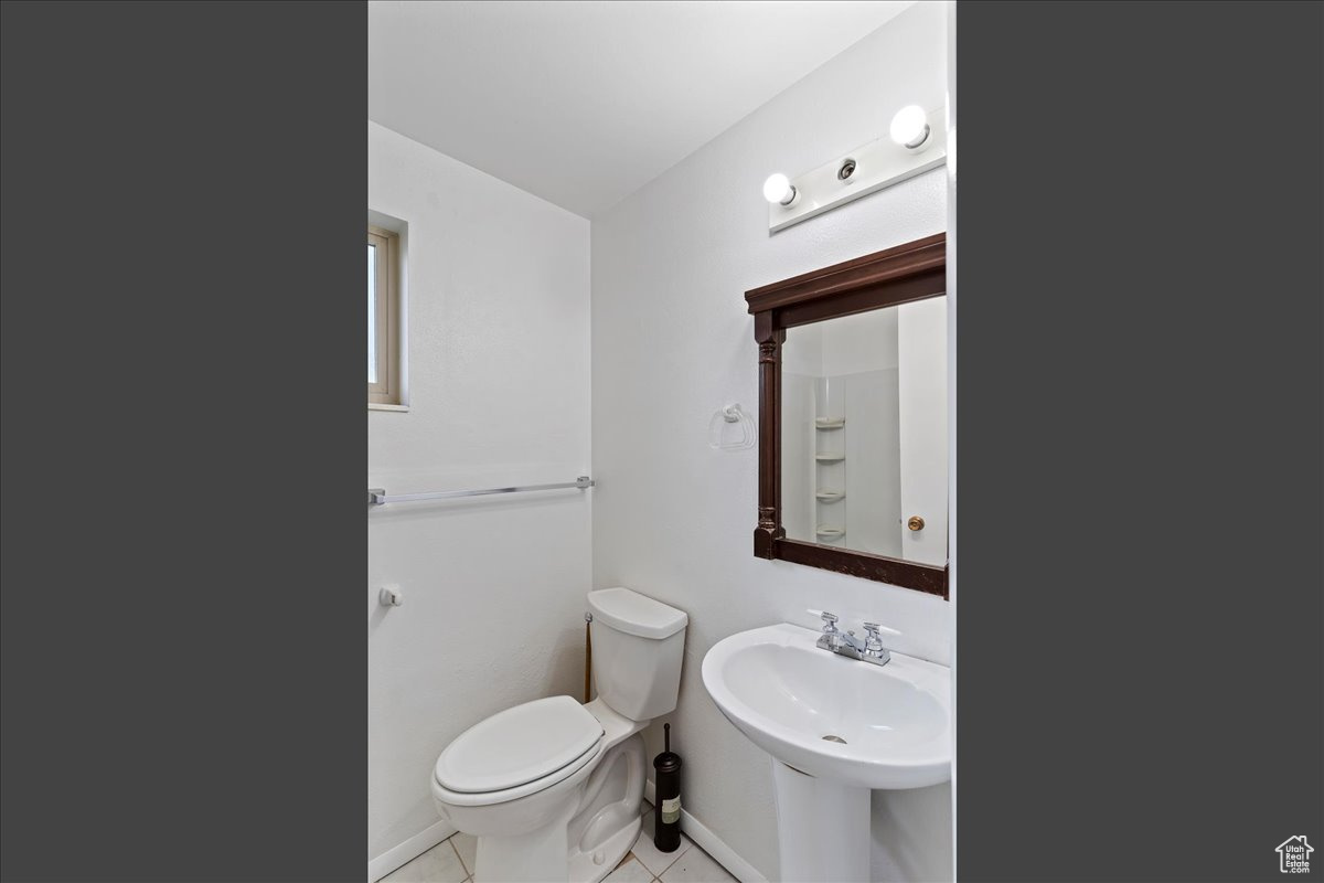 COUNTRY HILLS MANOR - Residential