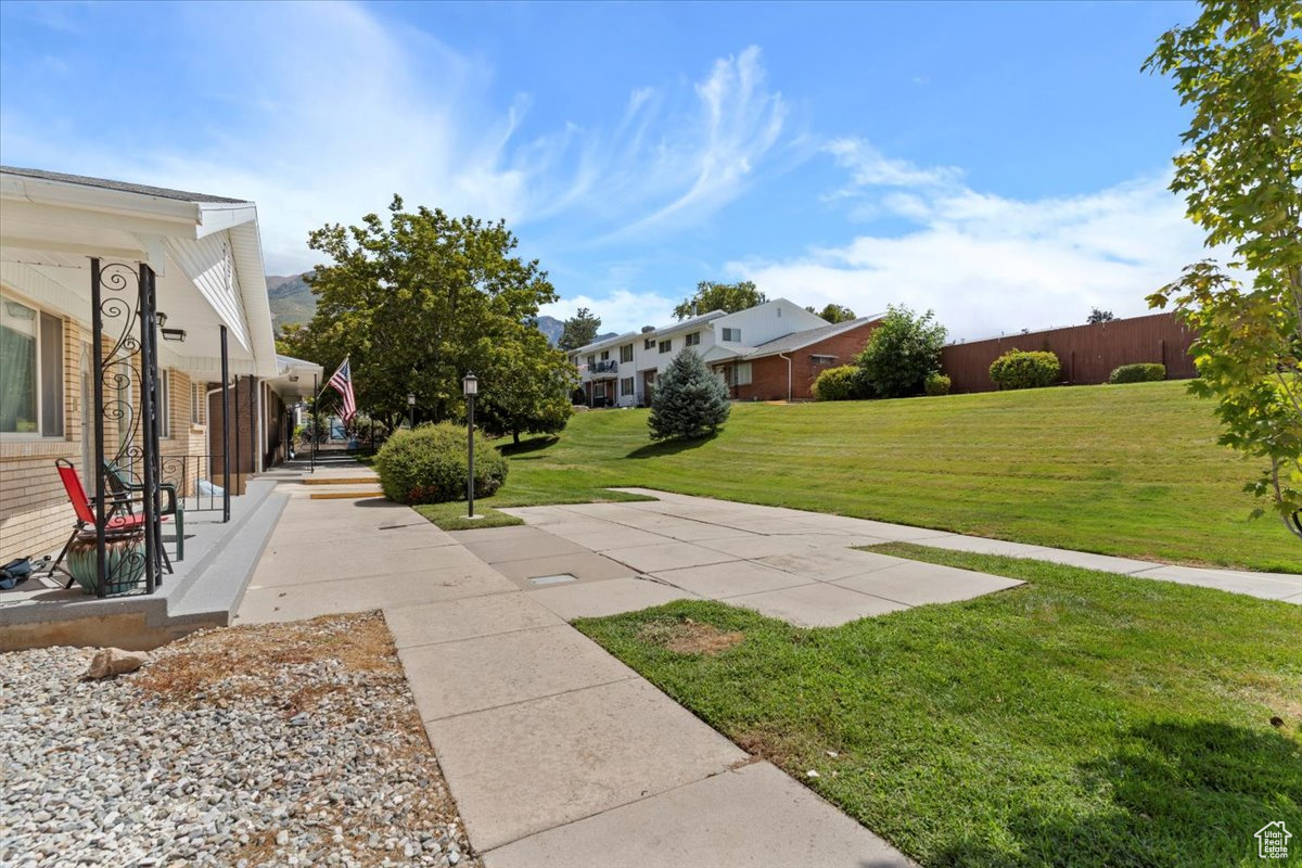 COUNTRY HILLS MANOR - Residential