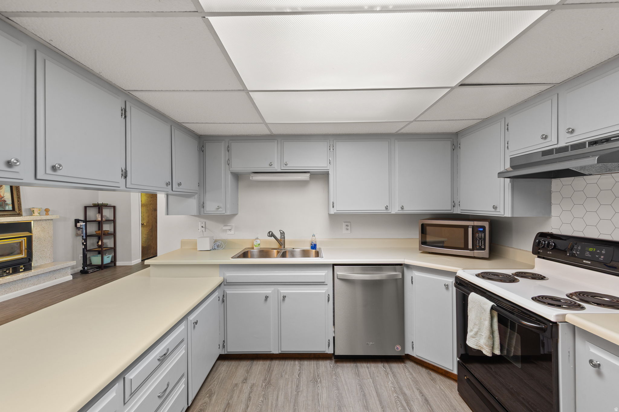 SUNRISE VILLAGE TH A - Residential