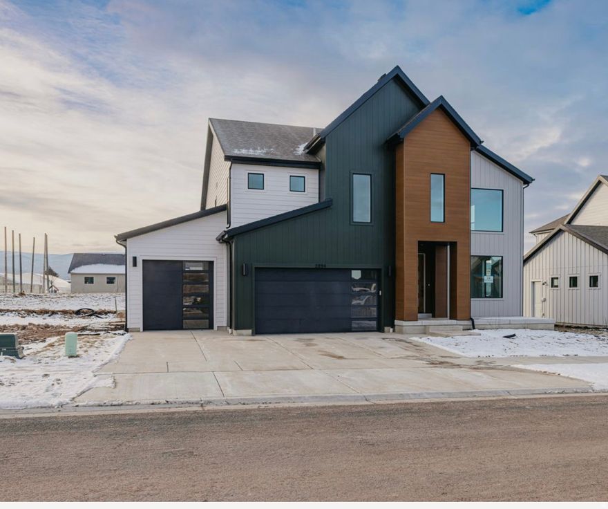 ***Huge Incentives***Welcome to Fieldstone's stunning Pinedale floor plan in The Crossings in Heber City-one of the most sought-after communities in the valley, surrounded by beautiful mountain views in every direction. This home features over 3,900 square feet, a fully finished basement, and an incredible $166,900 in upgrades. Inside, you'll love the dramatic open-to-below vaulted ceilings, abundant natural light, and huge windows that make the home feel bright and expansive. An open loft provides the perfect bonus space, complete with a walkout balcony, while spacious rooms and large closets offer comfort and storage throughout. The upgraded gourmet kitchen is a showstopper with a massive oversized island, double ovens, a beautiful cooktop with overhead range hood, and upgraded LVP flooring-perfect for entertaining and everyday living. Conveniently located near Main Street and shopping, this home is ideal for outdoor enthusiasts with easy access to hiking and recreation, just 15 minutes from Deer Creek Reservoir and Jordanelle State Park, 25 minutes to Park City, and approximately 40 minutes to Salt Lake City.This is Heber living at its finest-spacious, upgraded, and surrounded by the best of Utah.