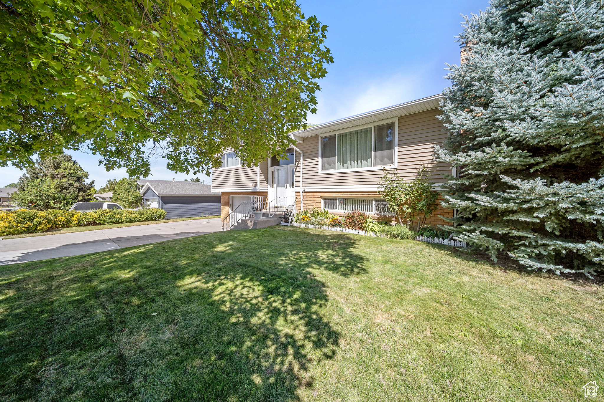 FAIRLANE HEIGHTS #4 - Residential