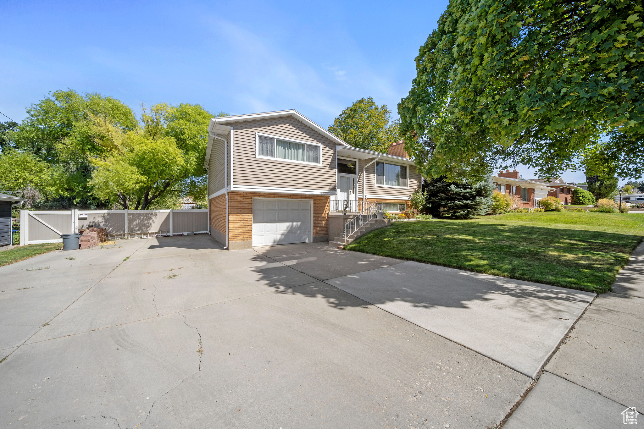 FAIRLANE HEIGHTS #4 - Residential