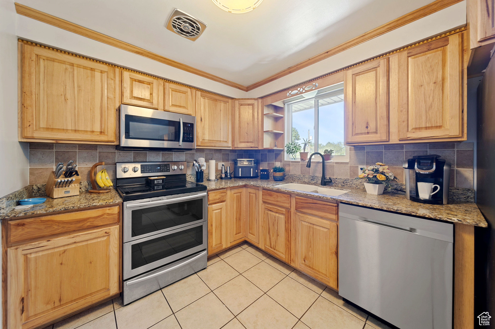FAIRLANE HEIGHTS #4 - Residential