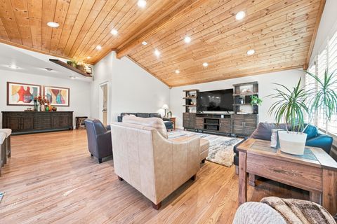 Tiny photo for 2092 E SOMERSET DR S, Cottonwood Heights, UT 84121 (MLS # 2173475)