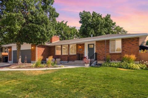 Tiny photo for 2092 E SOMERSET DR S, Cottonwood Heights, UT 84121 (MLS # 2173475)