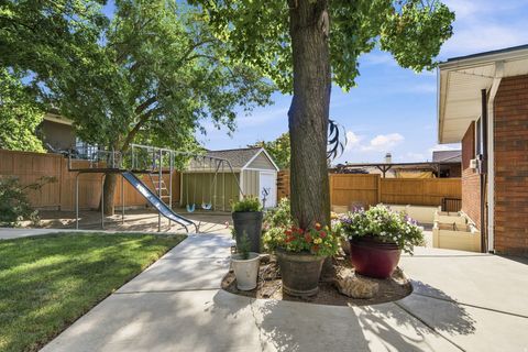 Tiny photo for 2092 E SOMERSET DR S, Cottonwood Heights, UT 84121 (MLS # 2173475)