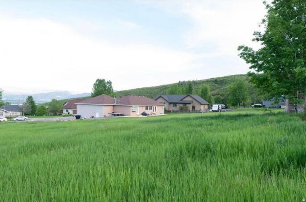 Photo of 335 N ALPENHOF CIR #18, Midway, UT 84049 (MLS # 2134243)