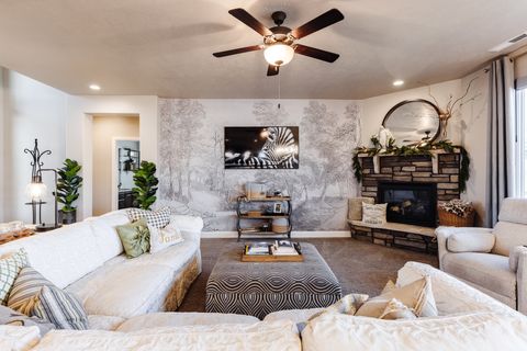 Tiny photo for 2714 W 220 N, Hurricane, UT 84737 (MLS # 2135105)