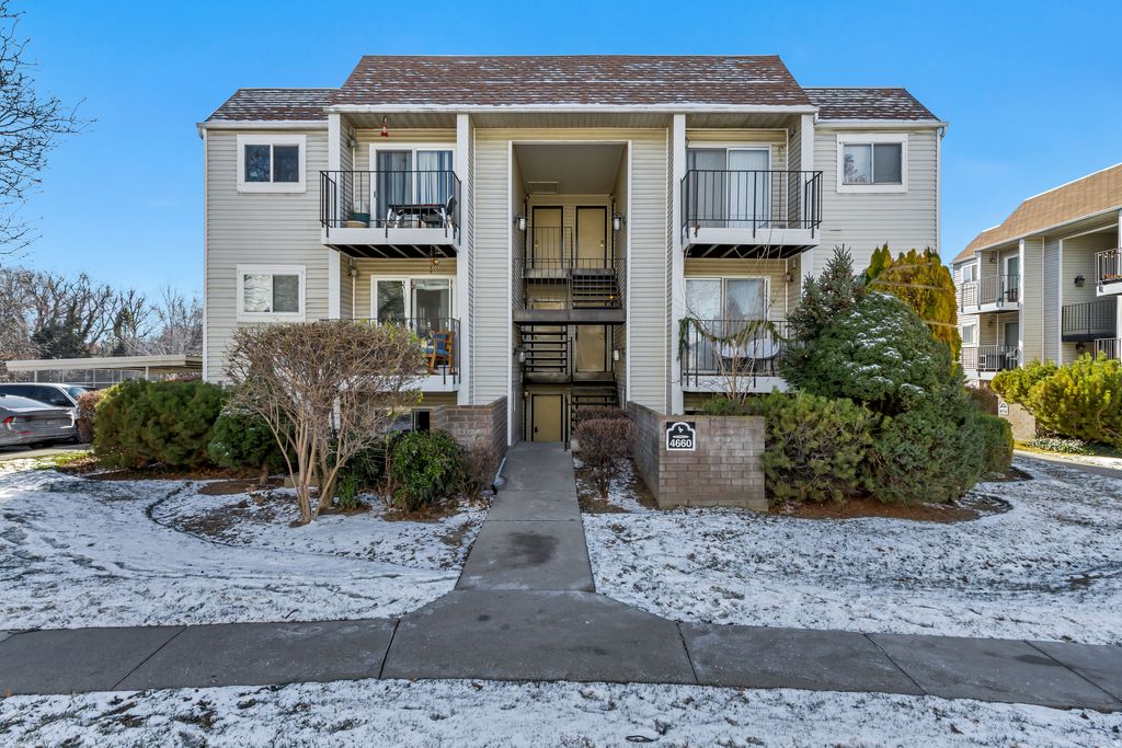 Photo of 4660 S QUAIL PARK DR #H, Salt Lake City, UT 84117 (MLS # 2130239)