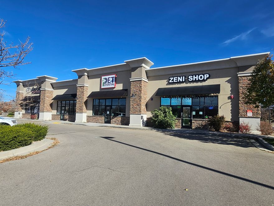 1,500sqft Commercial retail space available in prime Riverton location.  Close to Bangerter HWY. Convenient location and a lot of parking spaces. High-traffic area. Call or text for a private showing!