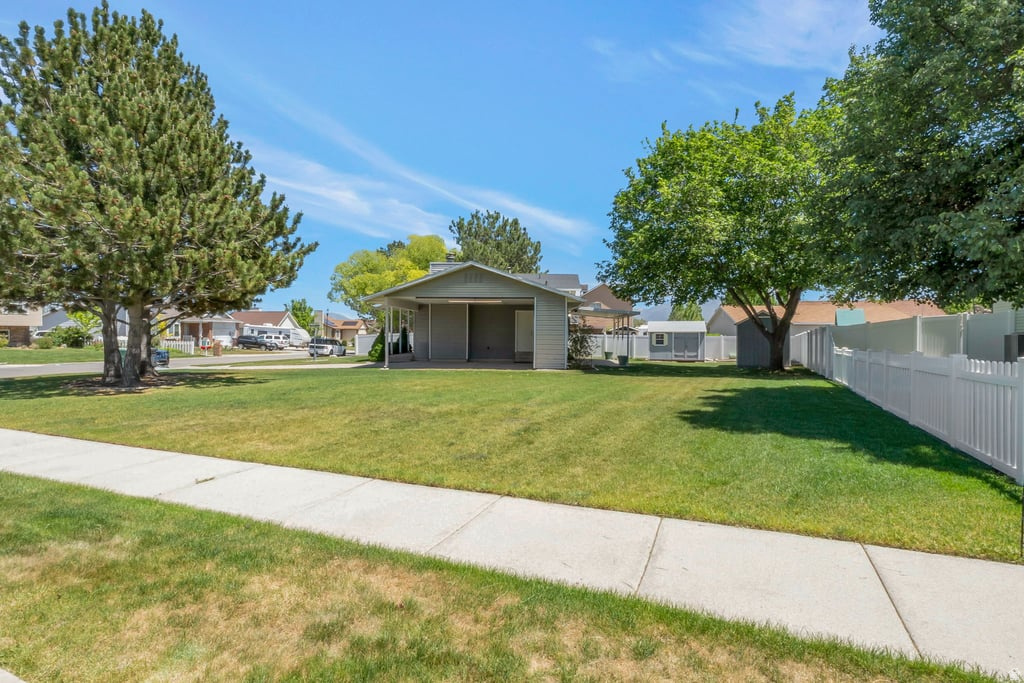 VALLEY WEST - Residential