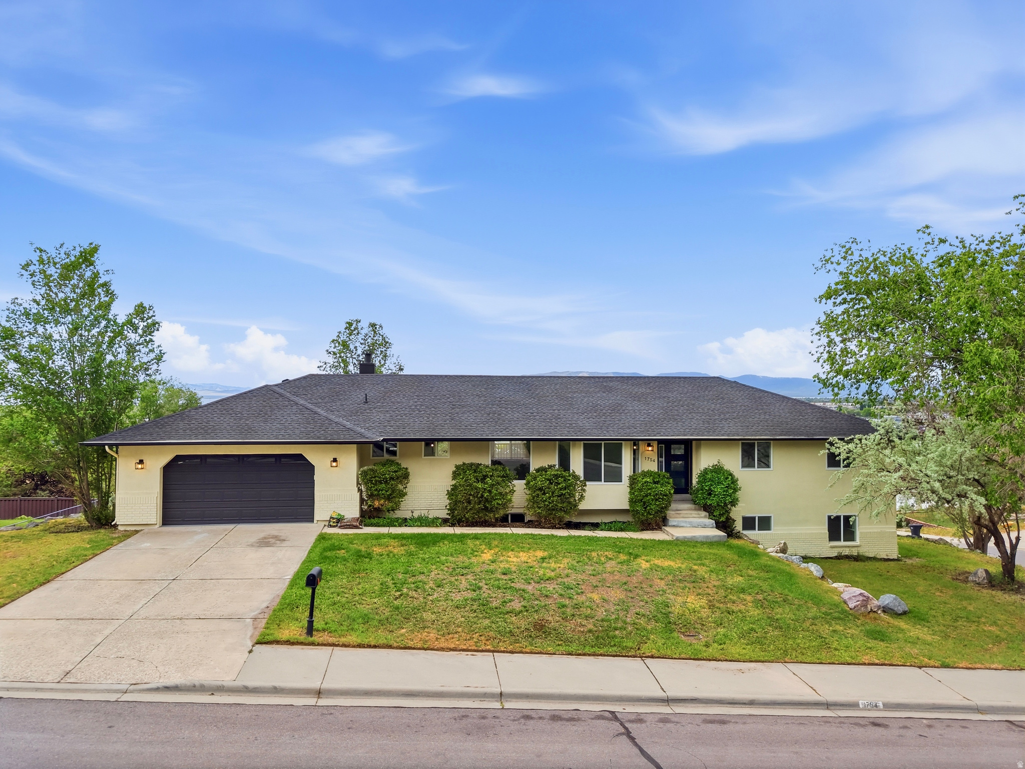 EAGLES VIEW - Residential