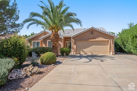 Photo of 175 N STONE MOUNTAIN DR N, Saint George, UT 84770 (MLS # 2190442)