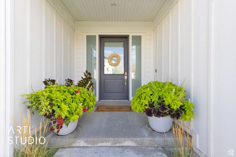 Tiny photo for 1725 W OAKRIDGE CIR, Lehi, UT 84048 (MLS # 2114750)