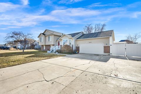 Tiny photo for 2927 W 2100 N, Clinton, UT 84015 (MLS # 2133617)