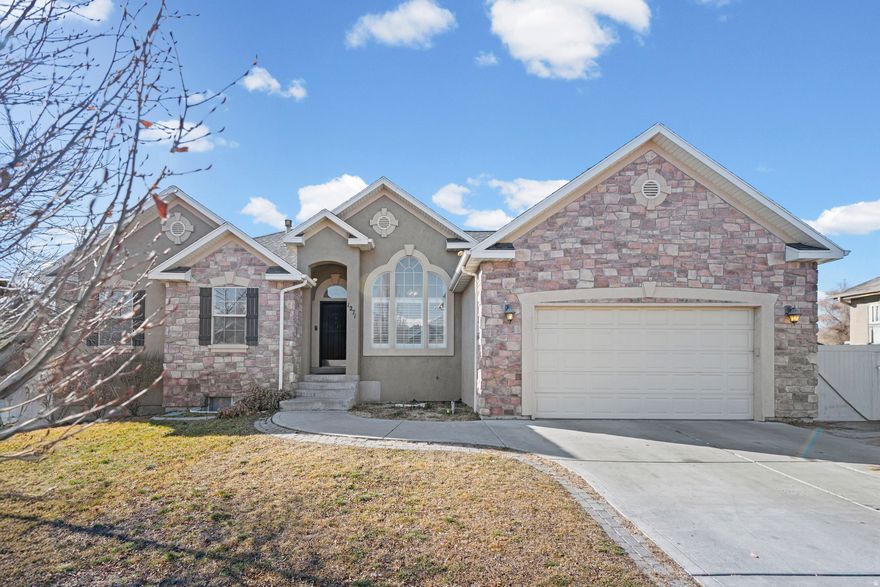 NEW ROOF! Rare basement rental to offset mortgage! Perfectly located just 6 minutes from UVU and 10 minutes from BYU, you'll enjoy easy access to schools, shopping, dining, and all that Provo has to offer. Don't miss the opportunity to make this move-in-ready home yours!