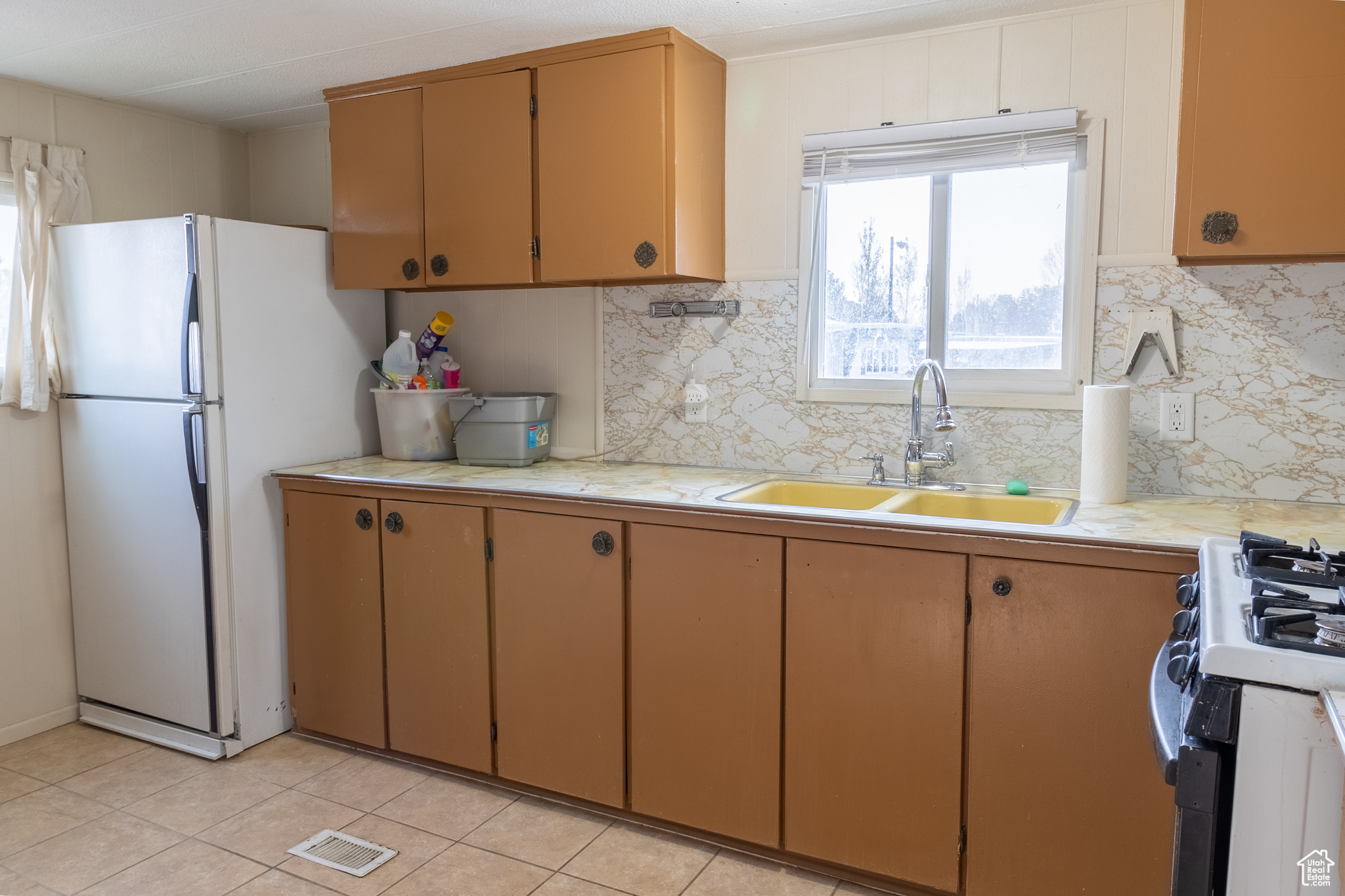 333 Childs Ave #C-11, Ogden, Utah image 3