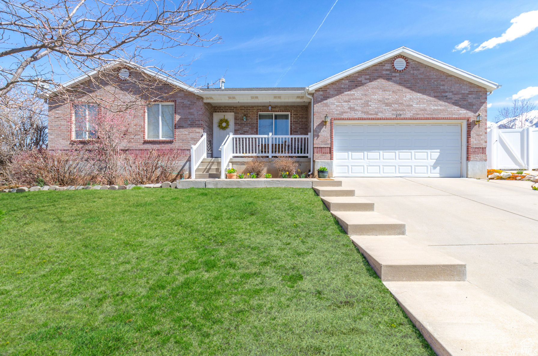 819 N Country Hills Dr, Layton, Utah image 1