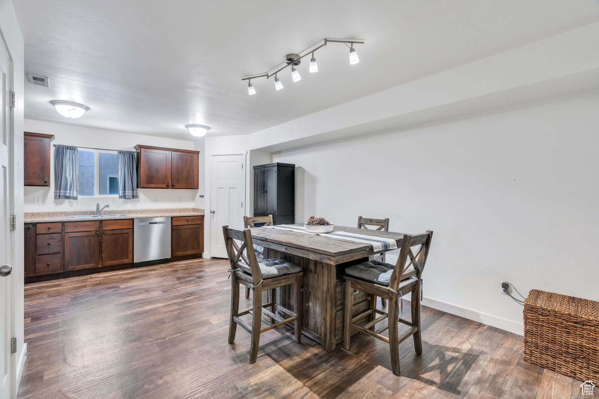 EDGEWATER - Residential