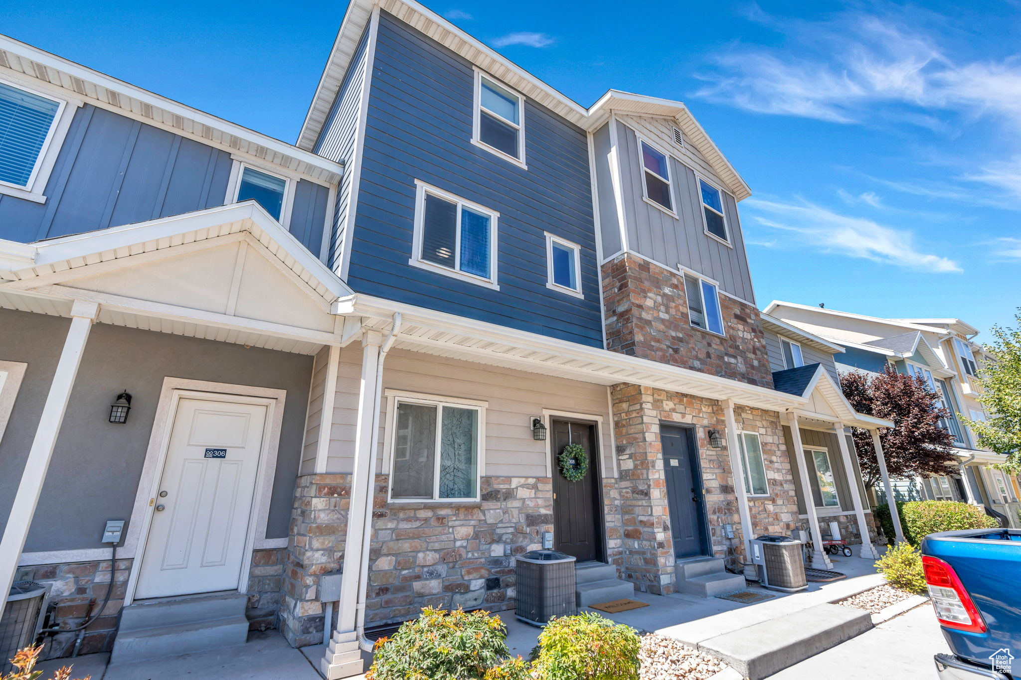 EDGEWATER - Residential