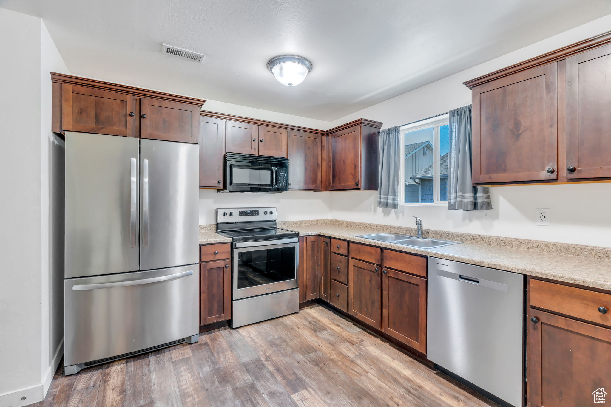 EDGEWATER - Residential