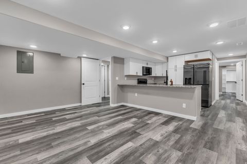 Tiny photo for 10498 S BROOKLYN VIEW LANE CIR W, South Jordan, UT 84095 (MLS # 2158275)