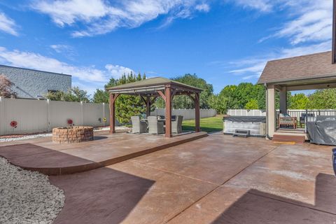Tiny photo for 10498 S BROOKLYN VIEW LANE CIR W, South Jordan, UT 84095 (MLS # 2158275)