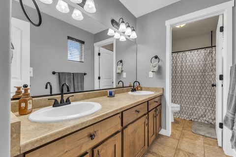 Tiny photo for 10498 S BROOKLYN VIEW LANE CIR W, South Jordan, UT 84095 (MLS # 2158275)