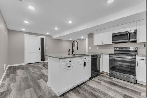 Tiny photo for 10498 S BROOKLYN VIEW LANE CIR W, South Jordan, UT 84095 (MLS # 2158275)