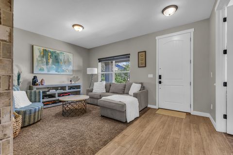 Tiny photo for 10498 S BROOKLYN VIEW LANE CIR W, South Jordan, UT 84095 (MLS # 2158275)