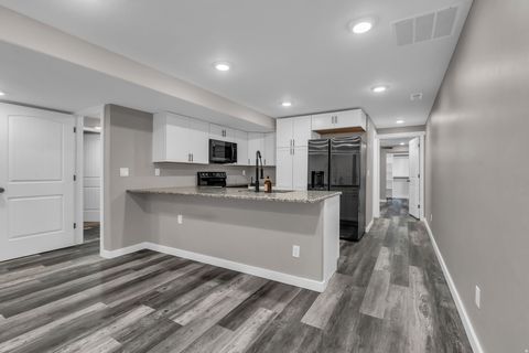 Tiny photo for 10498 S BROOKLYN VIEW LANE CIR W, South Jordan, UT 84095 (MLS # 2158275)