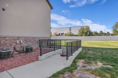 Tiny photo for 10498 S BROOKLYN VIEW LANE CIR W, South Jordan, UT 84095 (MLS # 2158275)