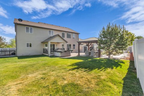 Tiny photo for 10498 S BROOKLYN VIEW LANE CIR W, South Jordan, UT 84095 (MLS # 2158275)
