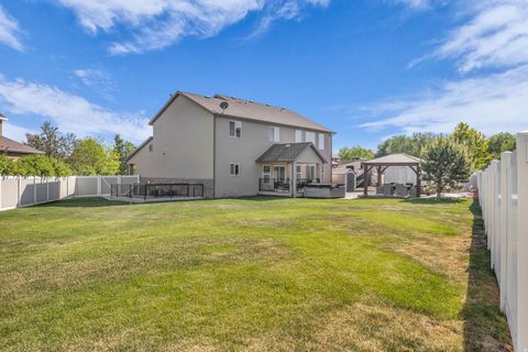 Tiny photo for 10498 S BROOKLYN VIEW LANE CIR W, South Jordan, UT 84095 (MLS # 2158275)