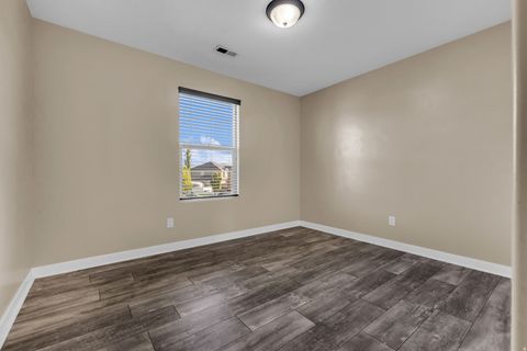 Tiny photo for 10498 S BROOKLYN VIEW LANE CIR W, South Jordan, UT 84095 (MLS # 2158275)