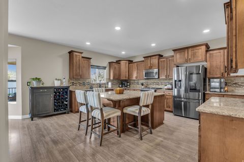 Tiny photo for 10498 S BROOKLYN VIEW LANE CIR W, South Jordan, UT 84095 (MLS # 2158275)