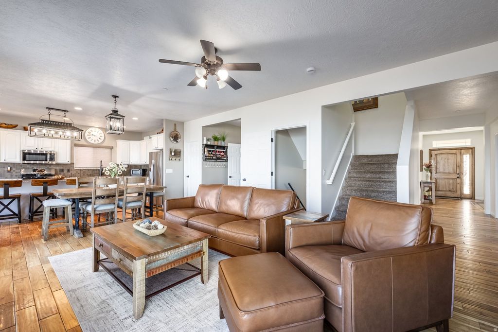 Photo of 1907 E ASPEN LEAF PL S, Draper, UT 84020 (MLS # 2143236)