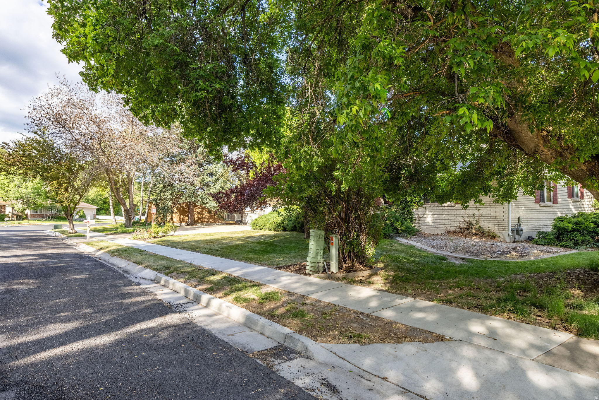 HIDDEN VILLAGE - Residential