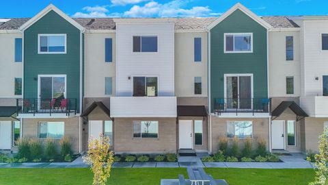 Tiny photo for 493 E ALICE Way, Layton, UT 84041 (MLS # 2116535)