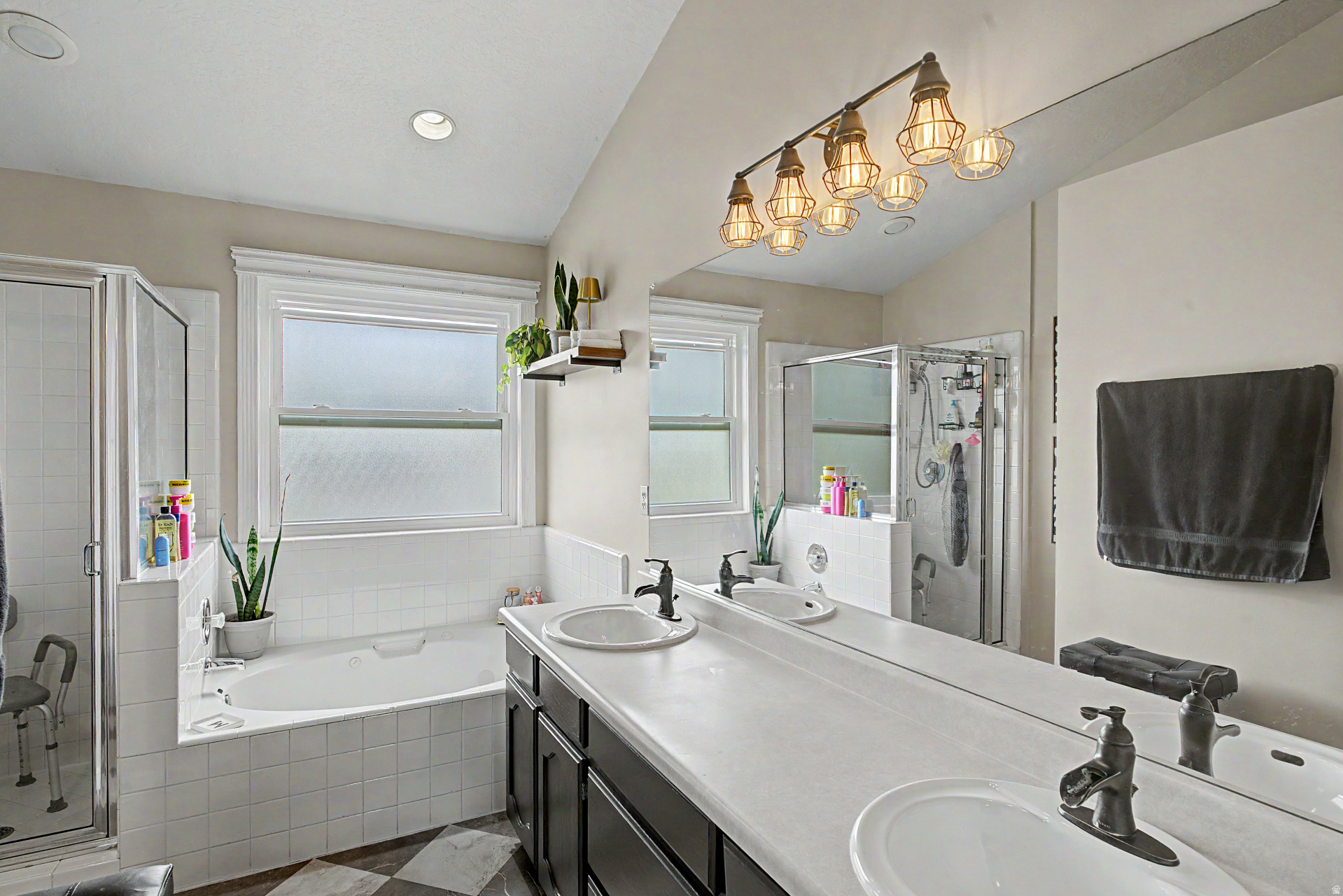 CREEKWOOD - Residential