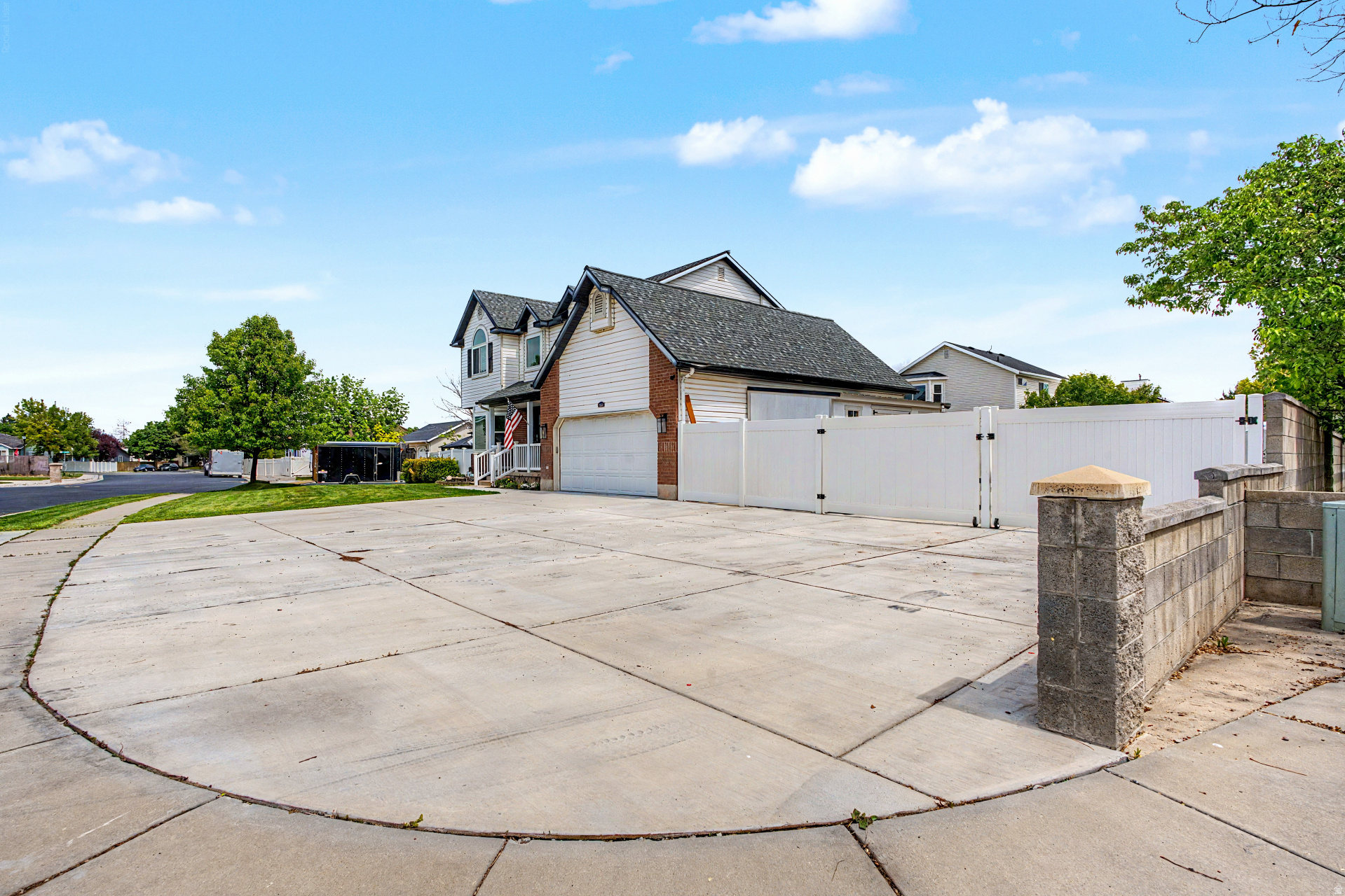 CREEKWOOD - Residential