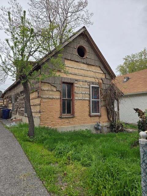 Photo of 225 W FERN AVE, Salt Lake City, UT 84103 (MLS # 2147363)