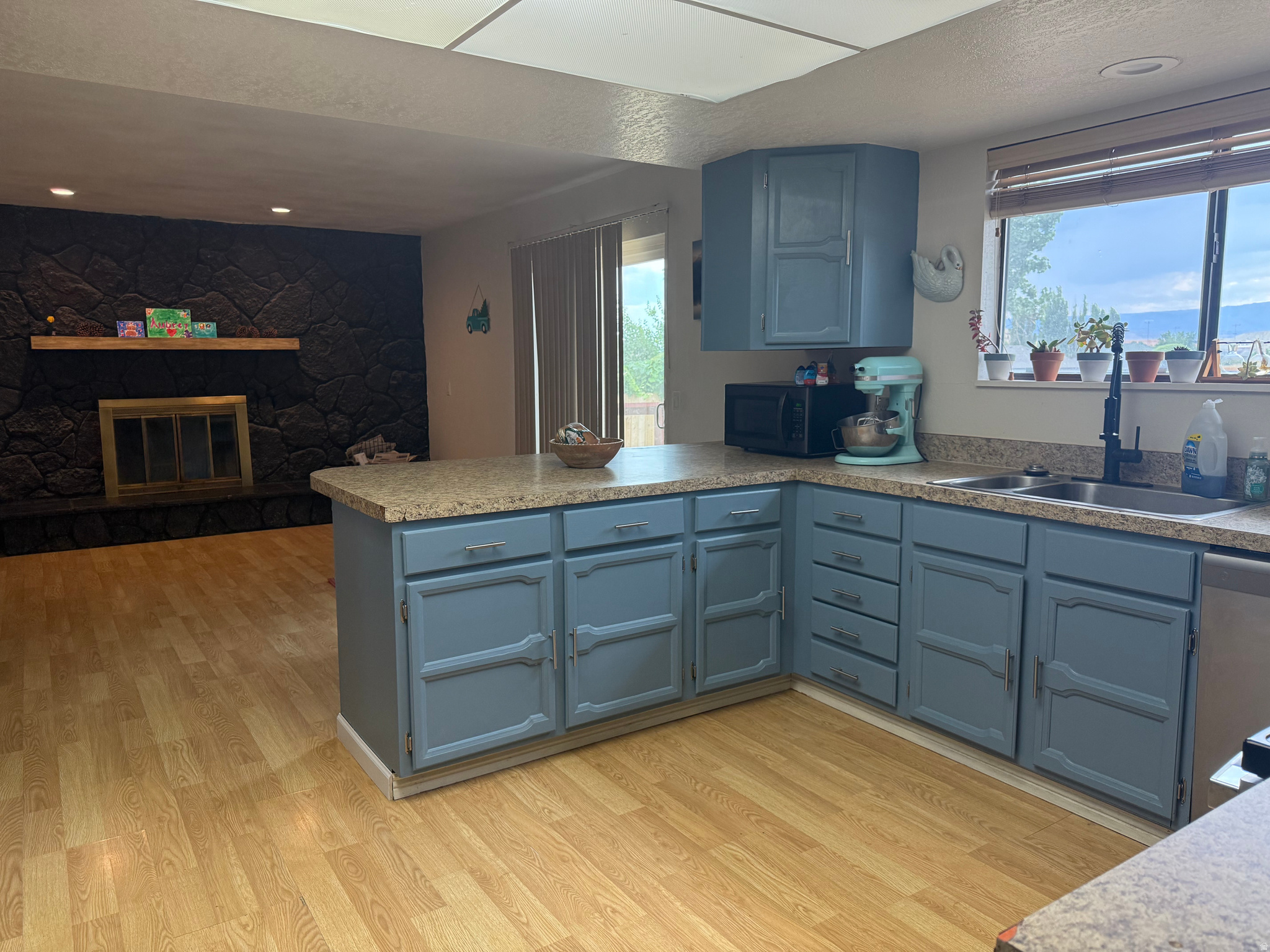 CASTLE HEIGHTS PLAT II - Residential Lease