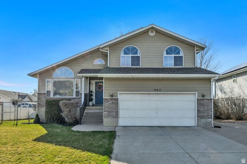 Photo of 462 S PITFORD DR, Centerville, UT 84014 (MLS # 2143006)