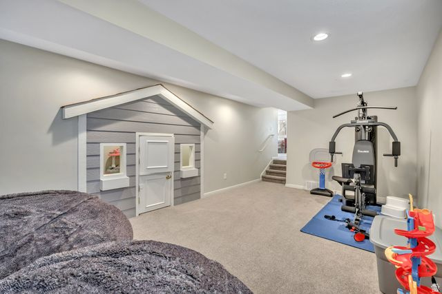 WILLIAMSBURG ESTATES - Residential