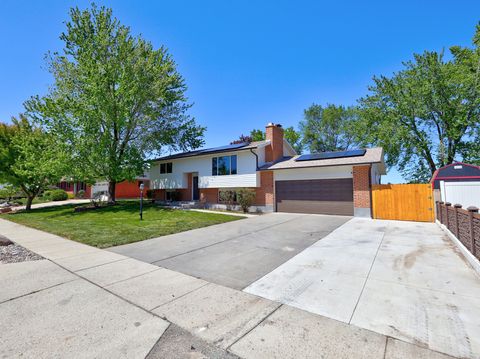 Tiny photo for 807 E DUSTY ROCK CIR, Sandy, UT 84094 (MLS # 2154926)
