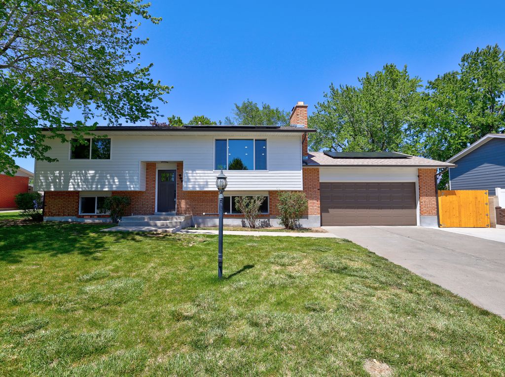 Photo of 807 E DUSTY ROCK CIR, Sandy, UT 84094 (MLS # 2154926)