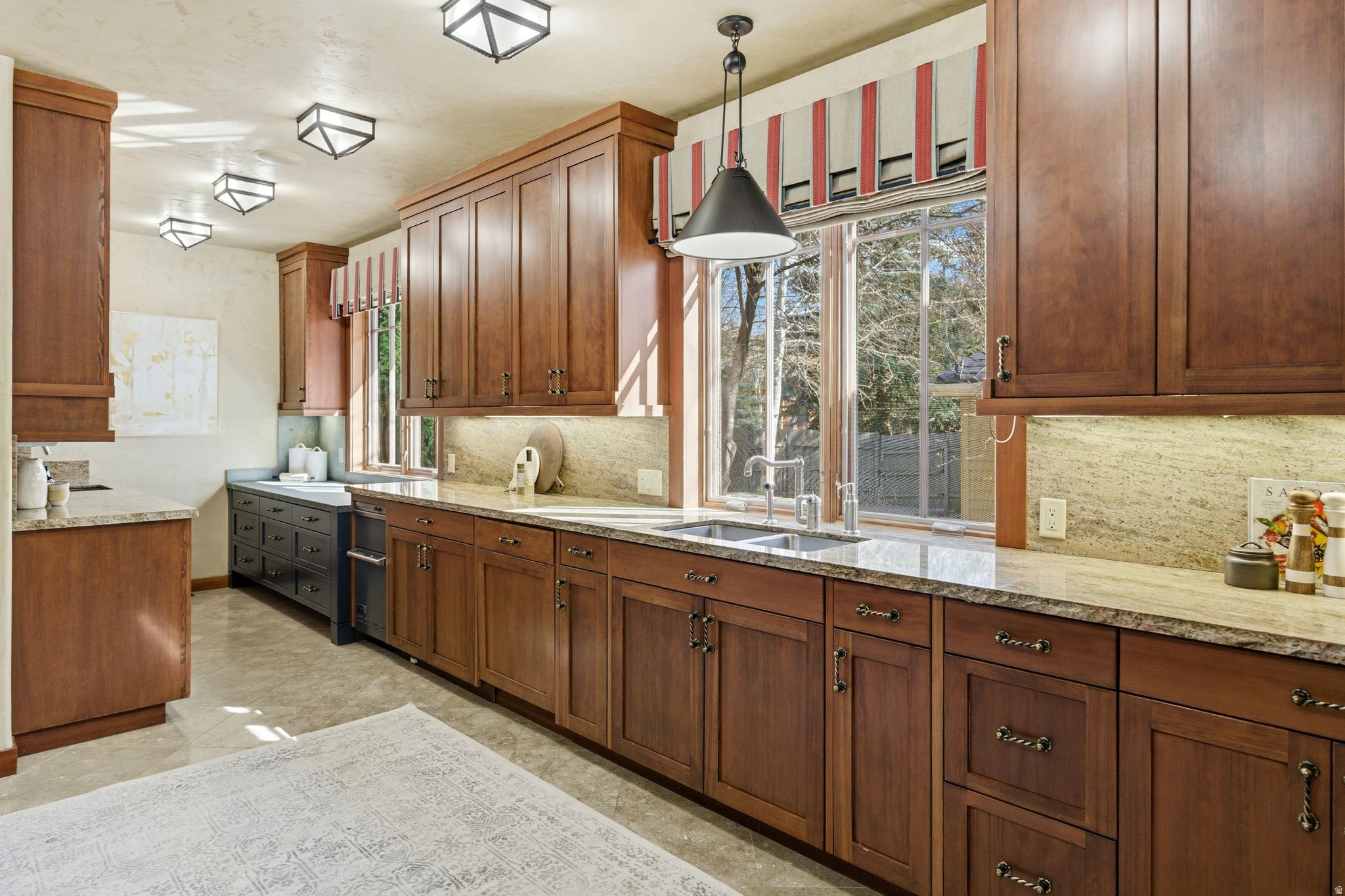 PROSPECTOR VILLAGE - Residential