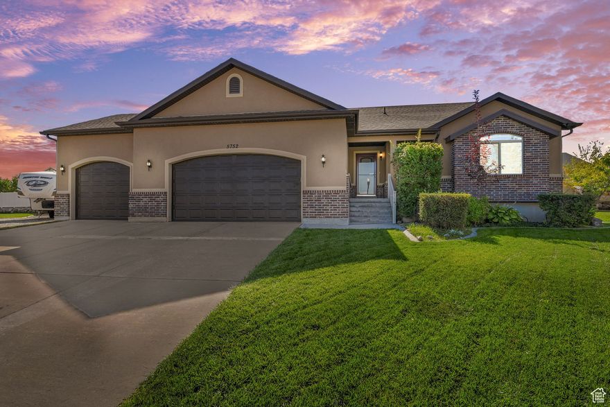 Beautiful Rambler in Quiet Cul-de-Sac  Ready to Make Your Own! This beautiful rambler is ready for new homeowners to come in and create the perfect space to call home. Nestled in a peaceful cul-de-sac, you'll love being conveniently located near live entertainment, shopping, fine dining, and just a short drive to downtown Salt Lake City. The spacious open floor plan is ideal for hosting gatherings, especially during the holidays, making it easy to create lasting memories with family and friends. Head downstairs to the generous family room, perfect for transforming into a home theater, game room, or whatever fits your lifestyle. This home is easy to show-and even easier to fall in love with. Don't miss your opportunity to make it yours!